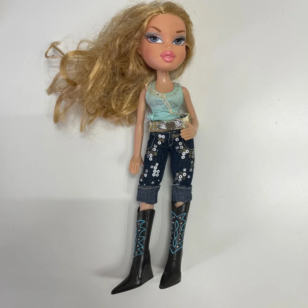 Bratz Cloe Doll 2006 Original Outfit &‎ Shoes, No Talking Base